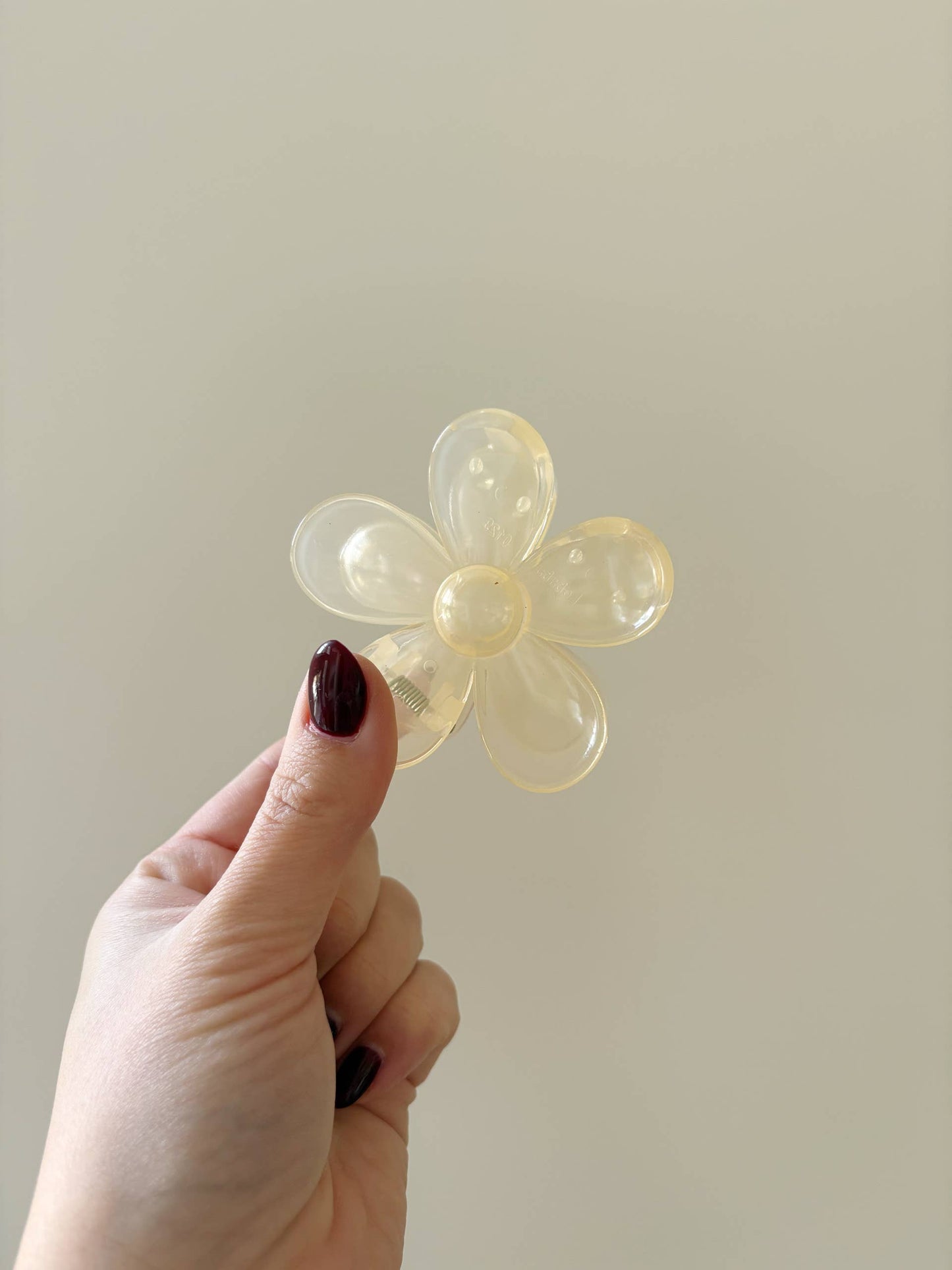 Flower Claw Clip Cream