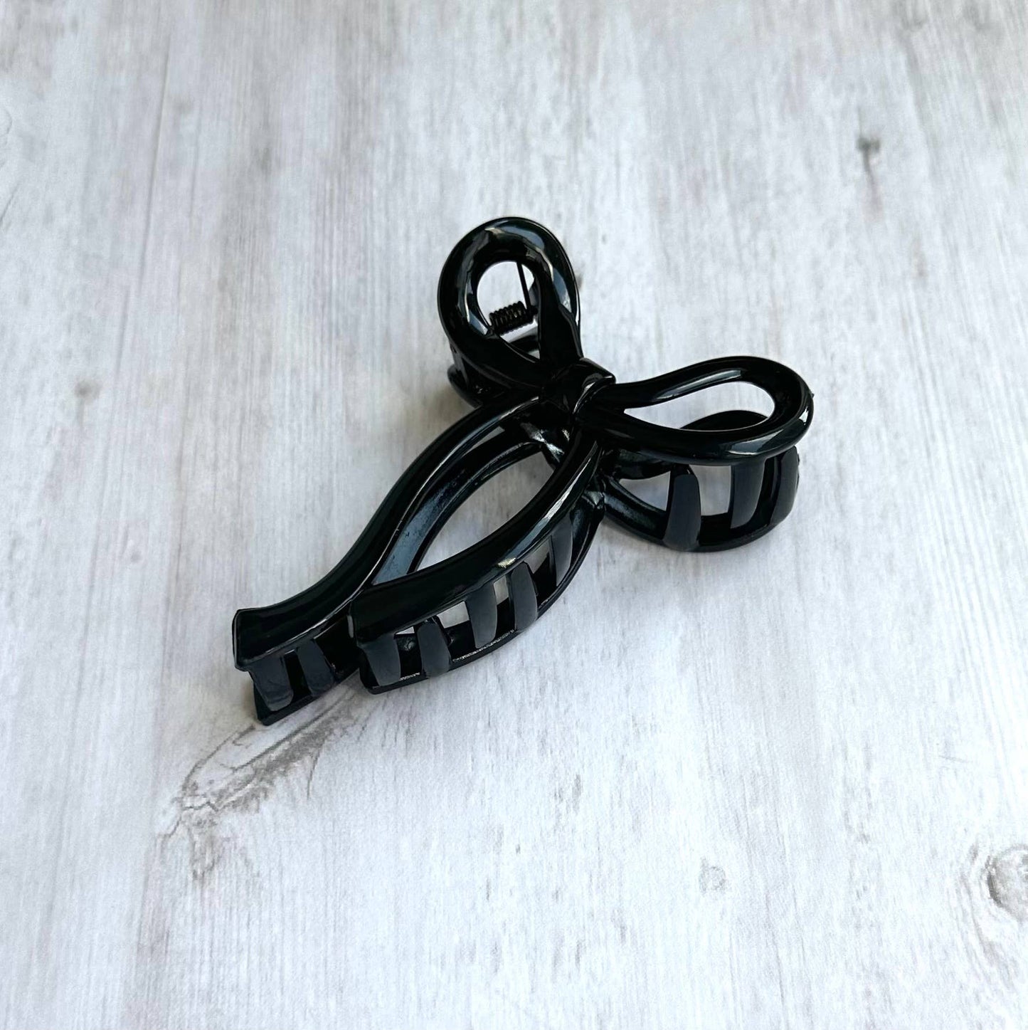Bow Jaw Clip in Glossy Black