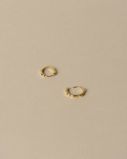 Ali Scalloped Huggie Hoops Gold