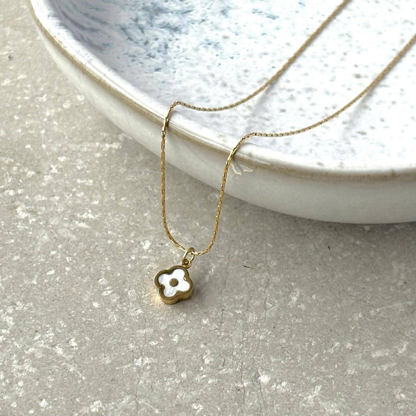 Dainty Geometric Flower Necklace