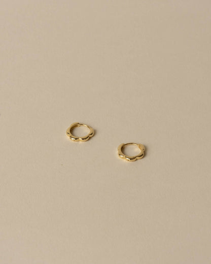 Ali Scalloped Huggie Hoops Gold