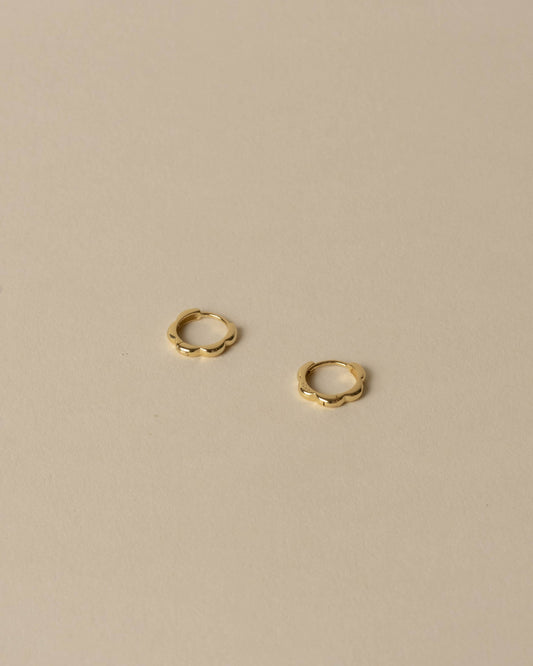 Ali Scalloped Huggie Hoops Gold