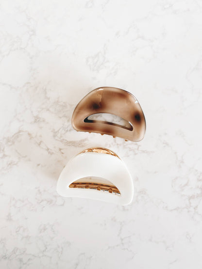 Retro and Gold Claw Hair Clip : Cream