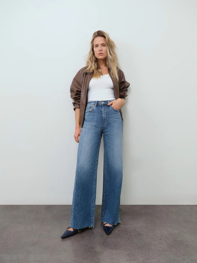 Far Out High Rise Jeans in Stunner